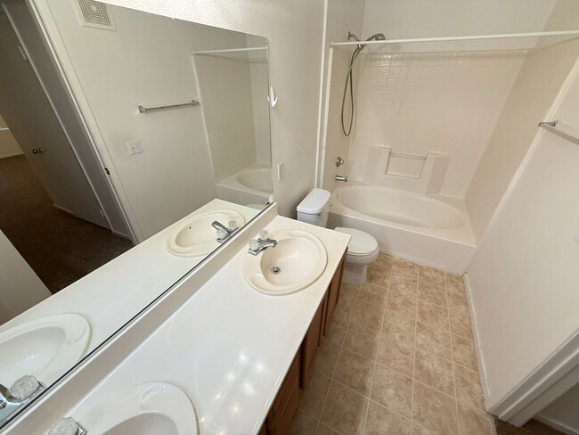 Building Photo - 3141 Key Largo Dr