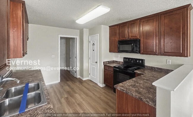 Foto del edificio - 3 Bed/2 Bath Home with Garage / Pet-Friendly / Vouchers Accepted / Available Now!