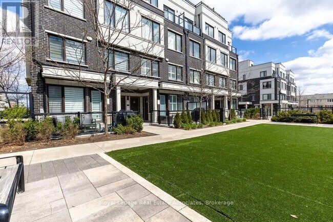 Photo du bâtiment - 1711 Pure Springs Blvd.