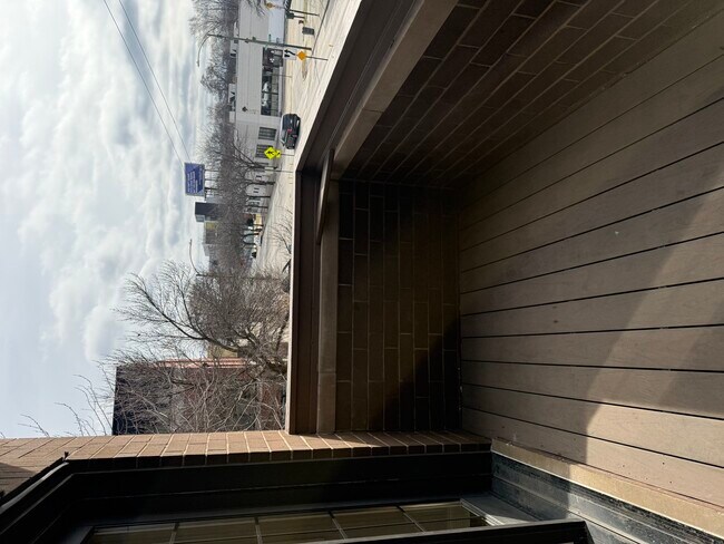 Foto del edificio - 2338 W Morse Ave