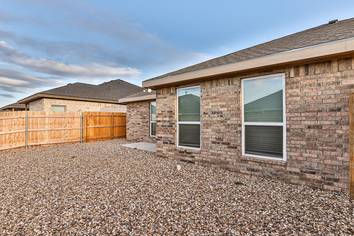 Primary Photo - Half off the first Full Month's Rent !!!! ...