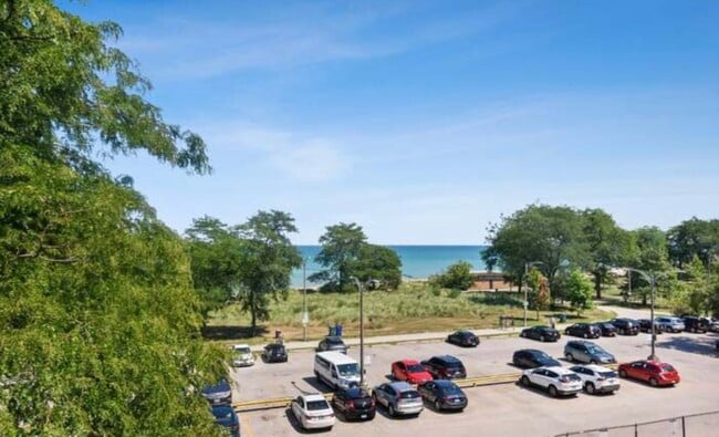 Foto del edificio - 1221 W Greenleaf Ave