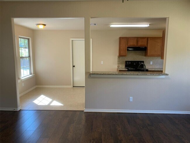 Building Photo - 10555 Royal Adrian Dr