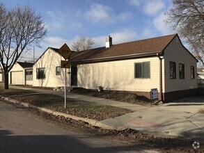 Building Photo - 921 S Sherman Ave