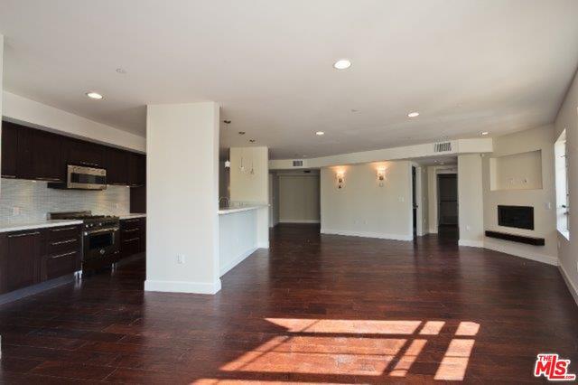 Foto del edificio - 1636 S Beverly Glen Blvd