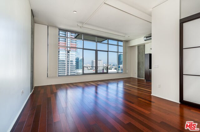Building Photo - 1100 S Hope St