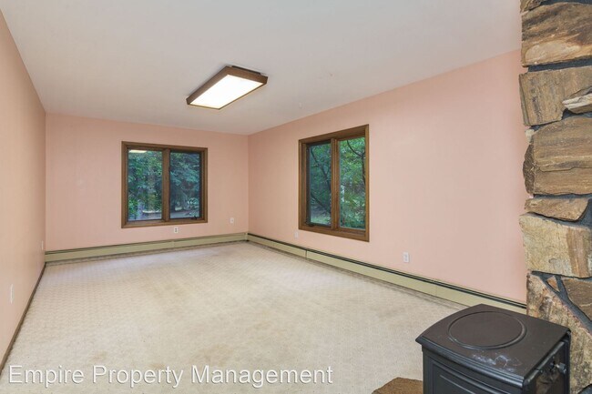 Building Photo - 3 br, 2 bath House - 845 Birch Hill Road