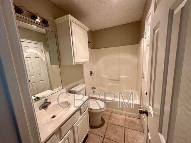 Foto del edificio - 615 N Elkhart Ave