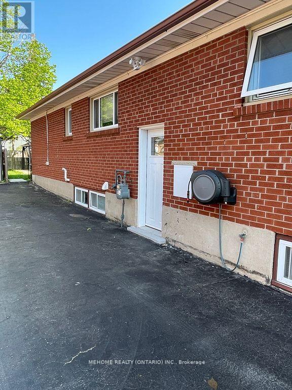 Building Photo - 2403 Barclay Rd