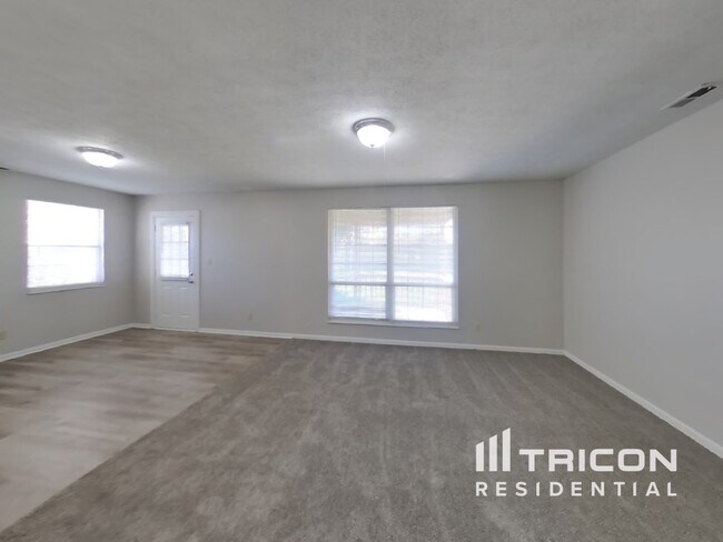 Building Photo - 5331 Yucatan Drive Indianapolis IN
