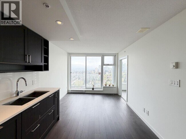 Photo du bâtiment - 5515 Boundary Rd