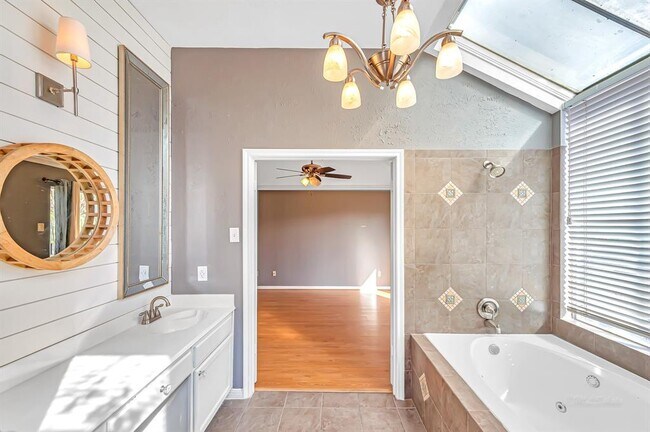 Building Photo - 7202 River Garden Dr