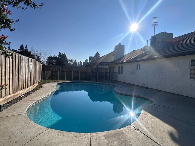 Building Photo - SW Visalia Home coming soon!!