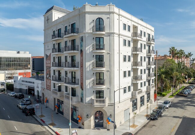 Building Photo - 5768 W 3rd St