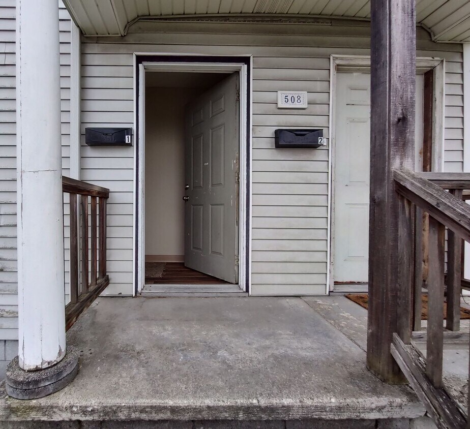 Primary Photo - 508 E Harrison St