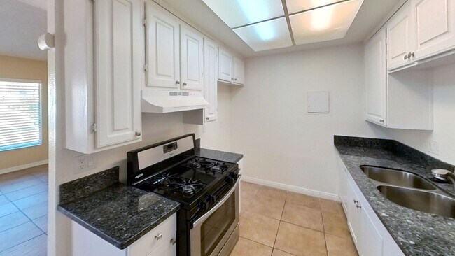 Building Photo - PRICE REDUCED!! 2 Bedroom 2 Bath Condo Ava...