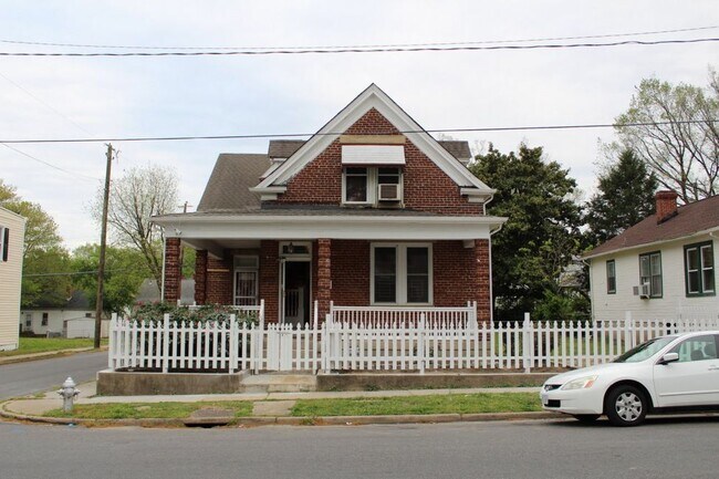 Building Photo - 2000 Boston Ave