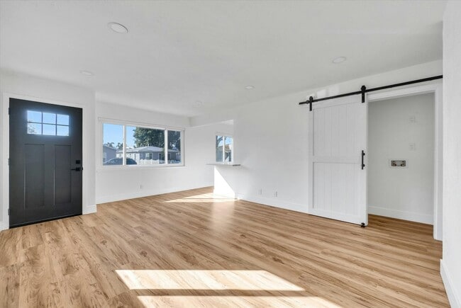Building Photo - 18442 Patterson Ln