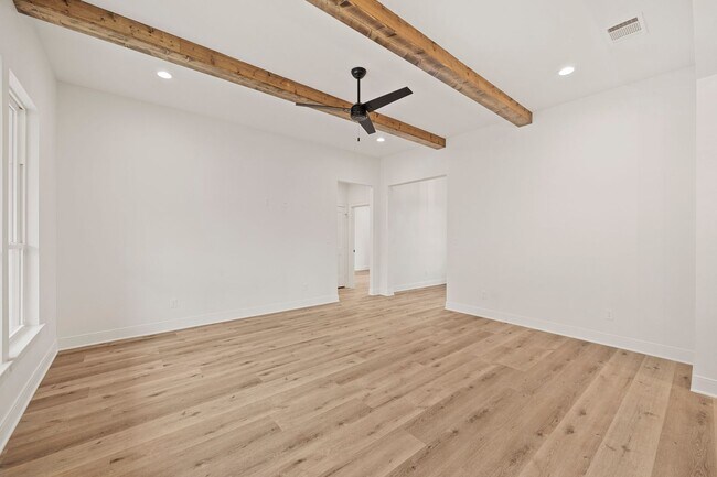 Foto del edificio - 4 bedroom in Flint! Only 2 years old!