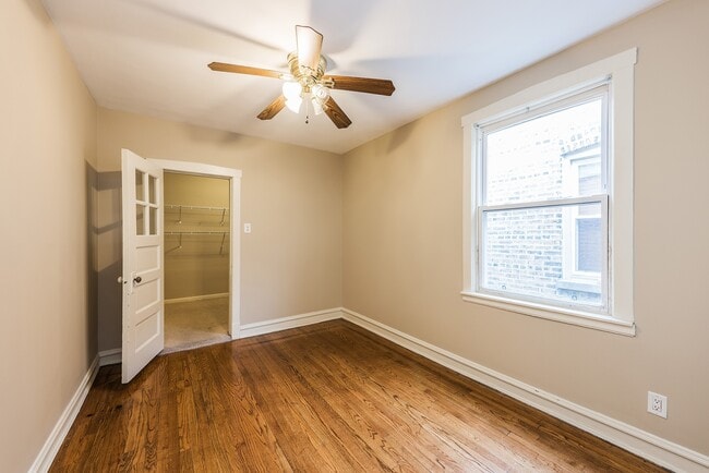 Building Photo - 4242 W Wrightwood Ave