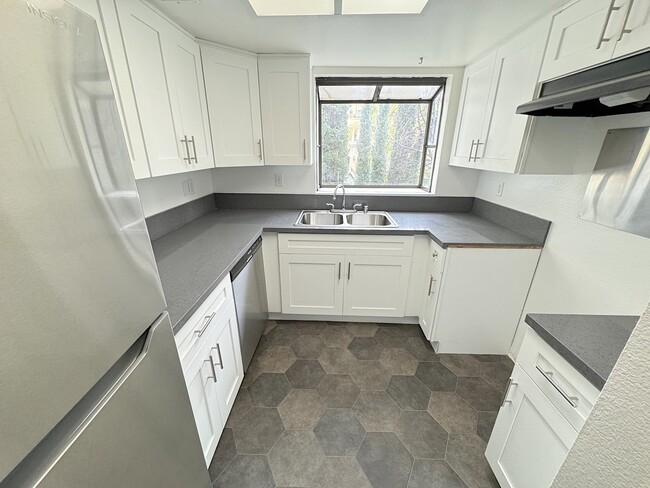 Foto del edificio - 4633 Vermont Pl