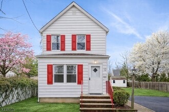 Building Photo - 13 William St