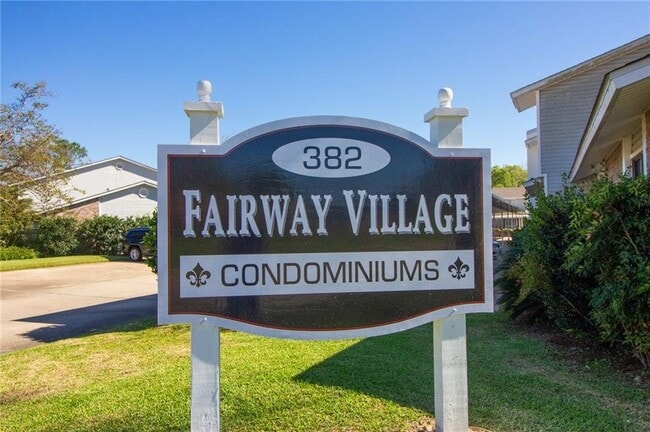 Building Photo - 382 Fairway Dr