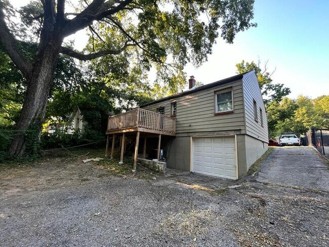 Building Photo - 1431 E 75th Terrace