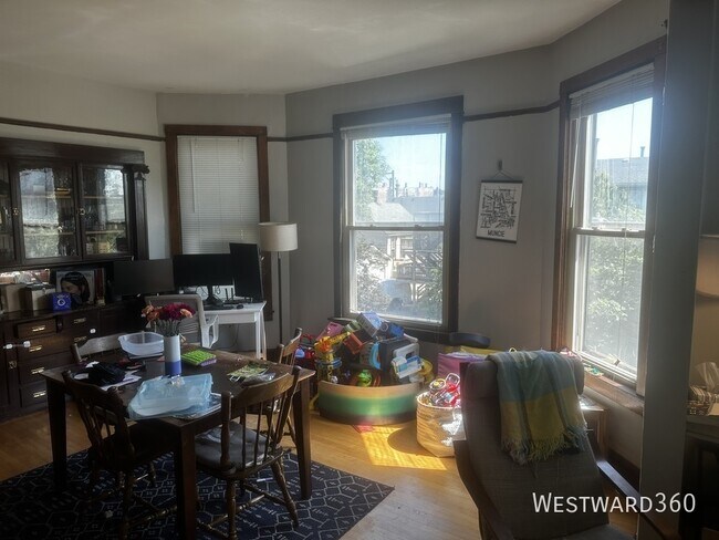 Foto del edificio - 2035 N Sawyer Ave