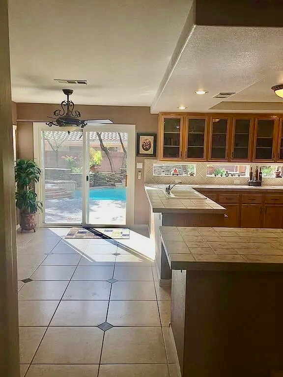 Foto del edificio - 6657 Shadow Cove Ave