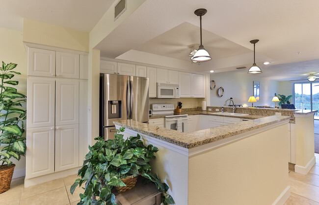 Large open kitchen - 432 Bouchelle Dr