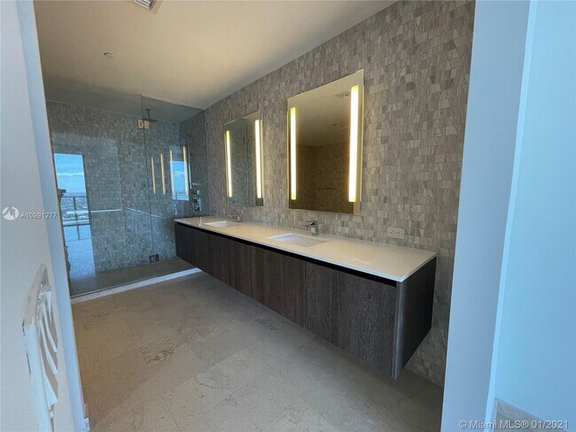 Foto del edificio - 88 SW 7th St