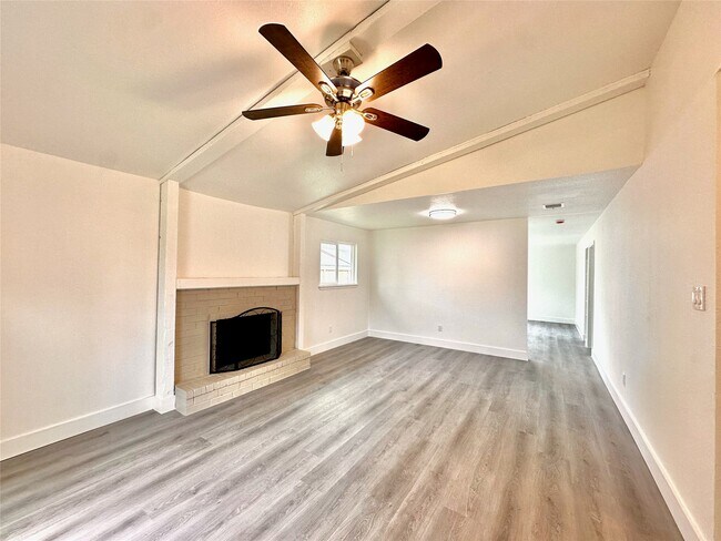 Foto del edificio - 13754 Shirebrook Dr