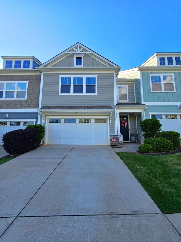 Foto principal - 105 Coogan Ln