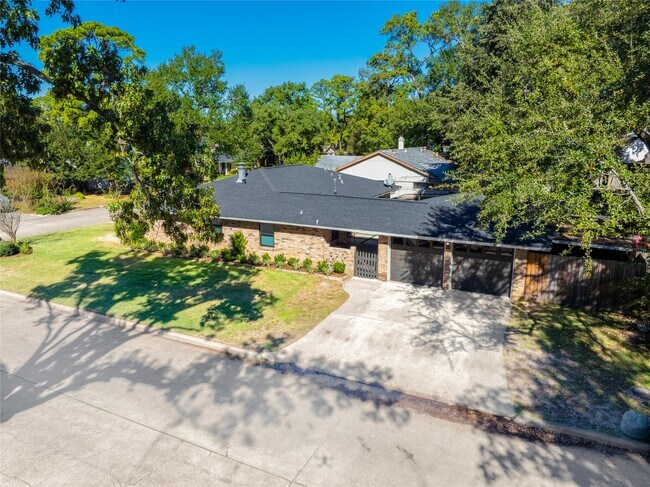 Foto del edificio - 4402 Fallbrook Dr