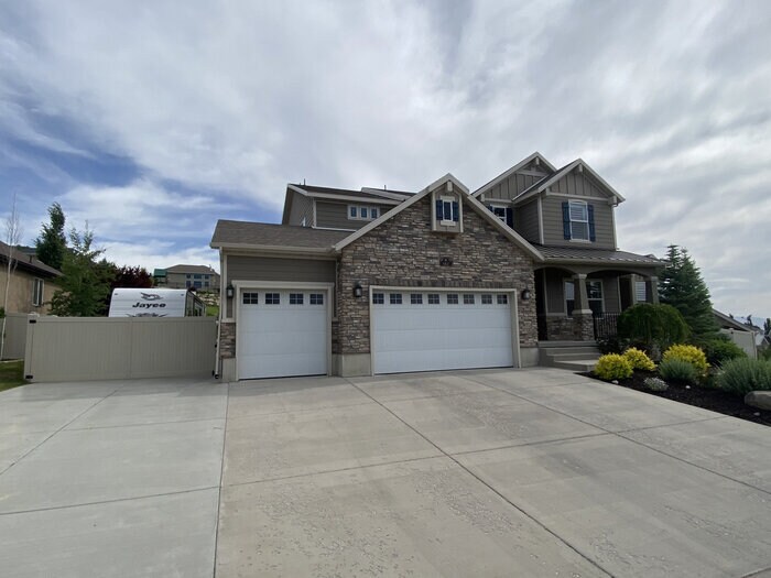 Primary Photo - Beautiful Eaglewood 6 Bedroom!