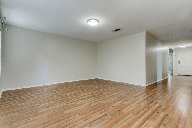 Photo - UNIVERSAL CITY 3-BEDROOM HOME ON CUL DE SAC