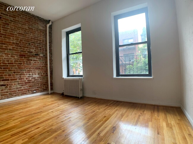 Building Photo - 242 E 77th St