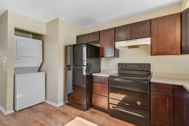 Building Photo - Charming Main Level Living in Park Hill!