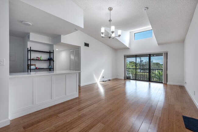 Building Photo - 629 Sea Pine Way