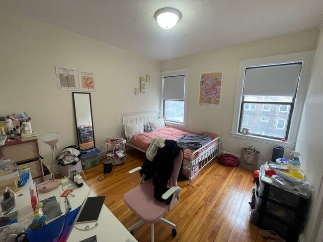Building Photo - 9/1 No Fee! Spacious 4BR/2BA in Brookline near Packard's, Coolidge, BU