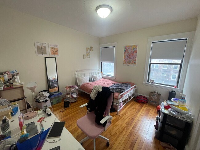 Foto del edificio - 9/1 No Fee! Spacious 4BR/2BA in Brookline near Packard's, Coolidge, BU
