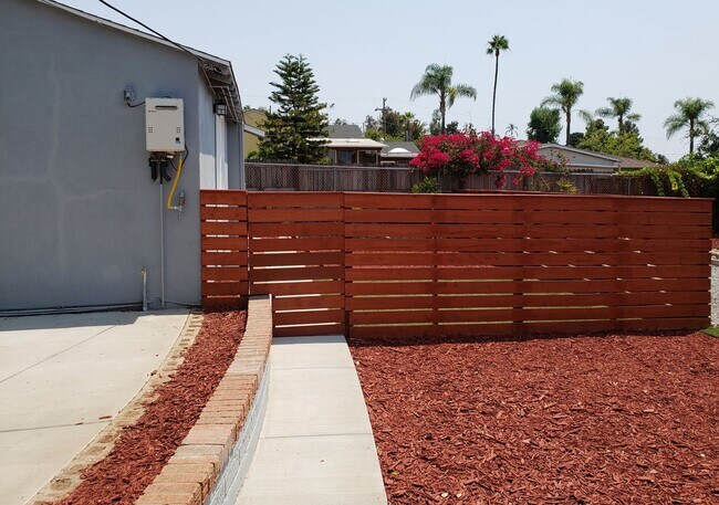 Building Photo - BERKELEY DRIVE DUPLEX