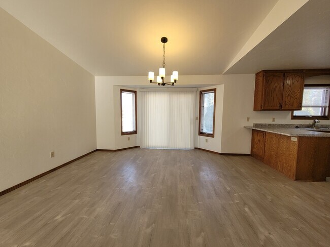 Foto del edificio - 2008/2010 Schanock Drive - 2010