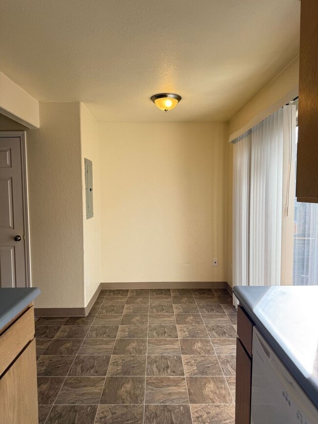 Building Photo - 2037 Campus Dr