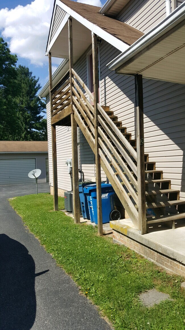 Building Photo - 10933 Graystone Dr