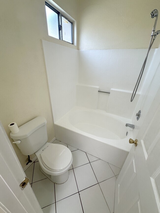 Building Photo - 16259 Parkside Ln