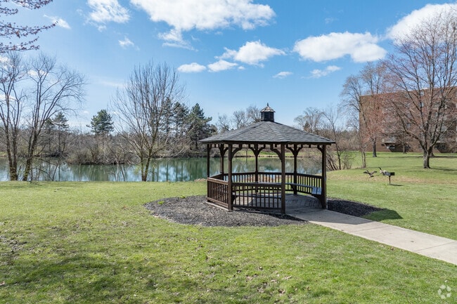 Foto del edificio - Chestnut Lake