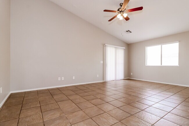 Foto del edificio - 23302 W Ashleigh Marie Dr
