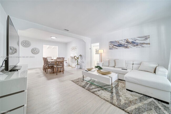 Building Photo - 3 br, 2 bath House - 2919 SW 25th Ter # A